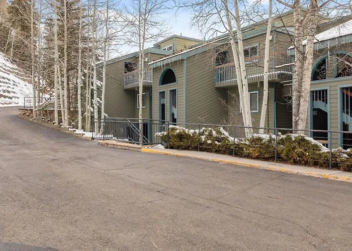 Riverside Condos C102 By Avantstay